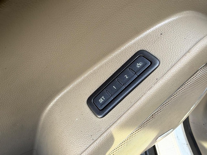 Chevrolet Tahoe Vehicle Full-screen Gallery Image 21