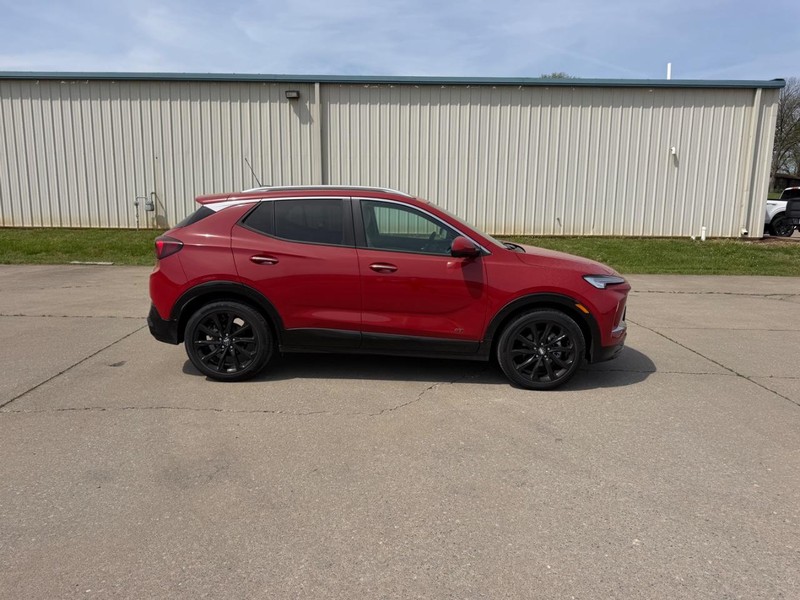 Buick Encore GX Vehicle Full-screen Gallery Image 2