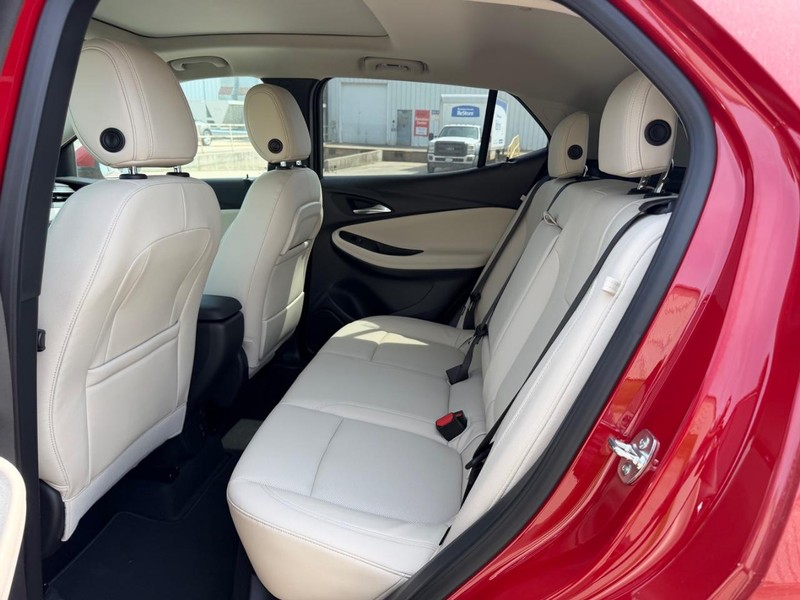 Buick Encore GX Vehicle Full-screen Gallery Image 8