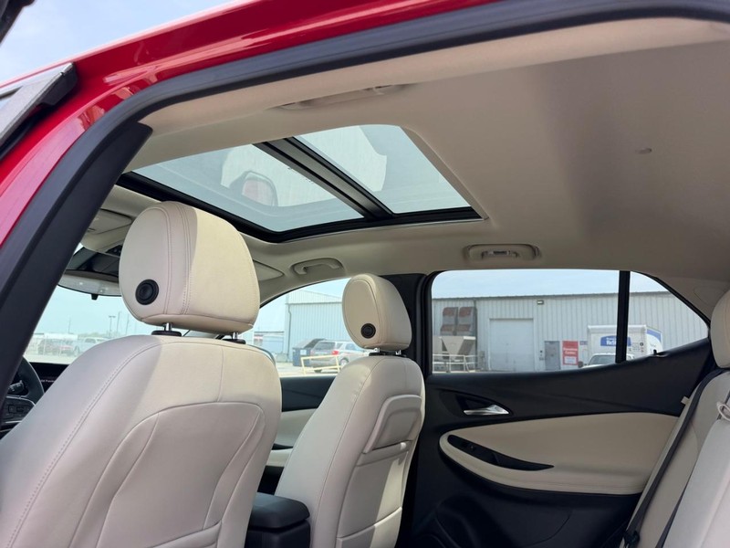 Buick Encore GX Vehicle Full-screen Gallery Image 9
