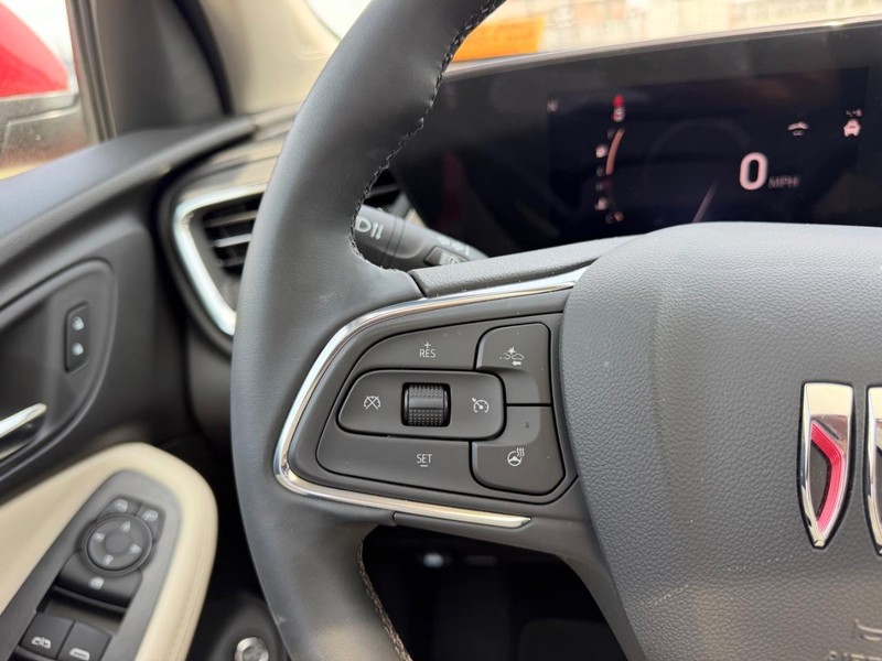 Buick Encore GX Vehicle Full-screen Gallery Image 12