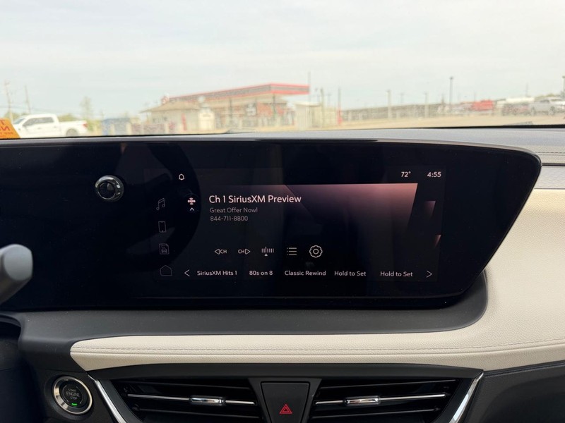 Buick Encore GX Vehicle Full-screen Gallery Image 14