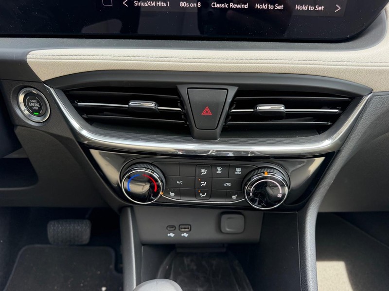 Buick Encore GX Vehicle Full-screen Gallery Image 15