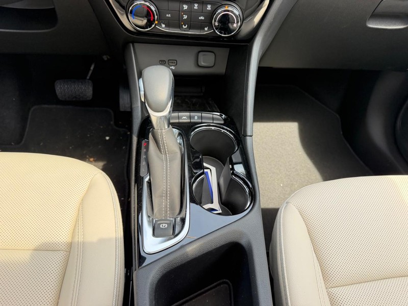 Buick Encore GX Vehicle Full-screen Gallery Image 16