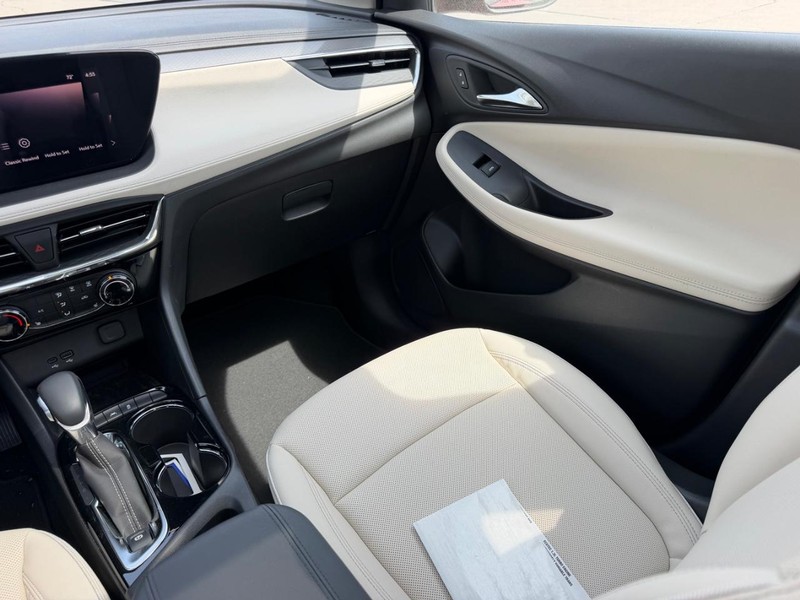 Buick Encore GX Vehicle Full-screen Gallery Image 17