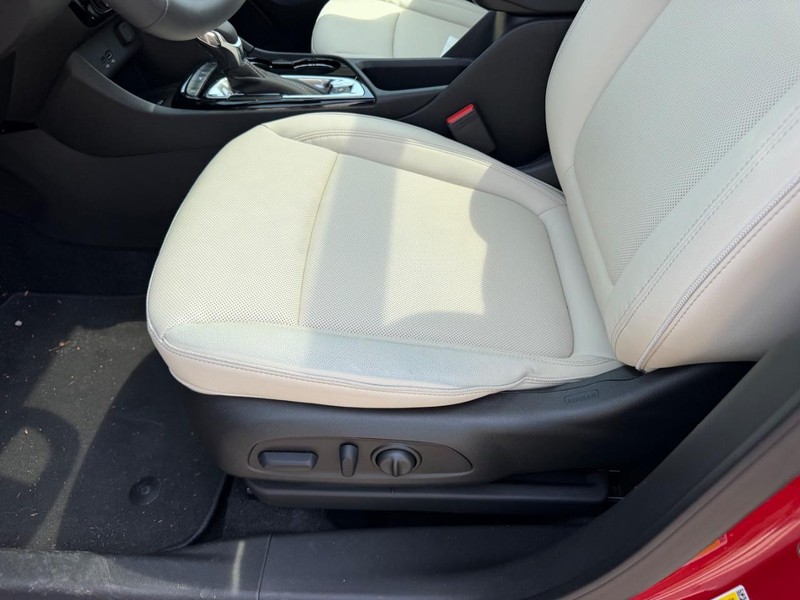 Buick Encore GX Vehicle Full-screen Gallery Image 19