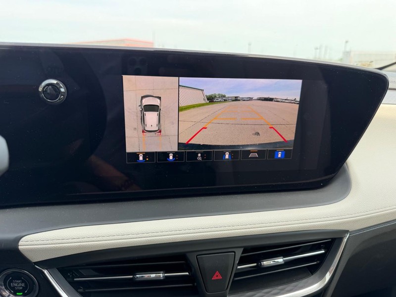 Buick Encore GX Vehicle Full-screen Gallery Image 21