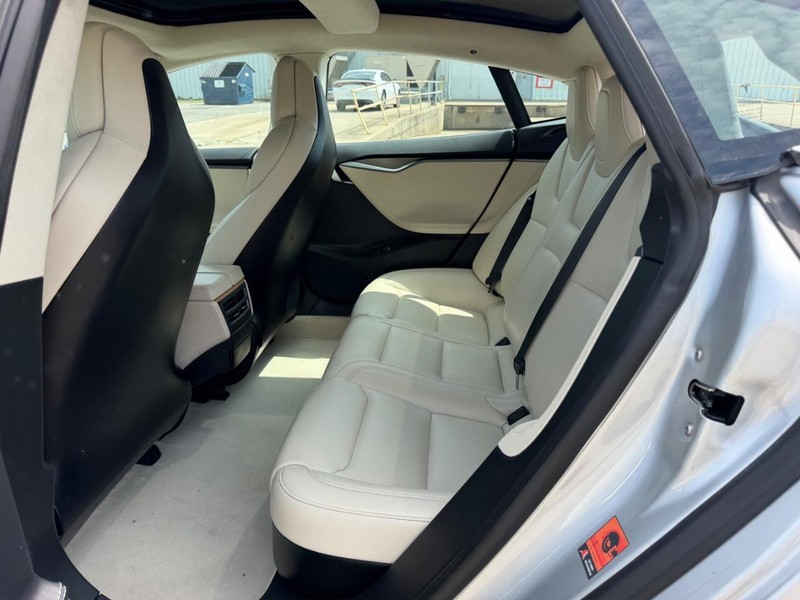 Tesla Model S Vehicle Full-screen Gallery Image 8