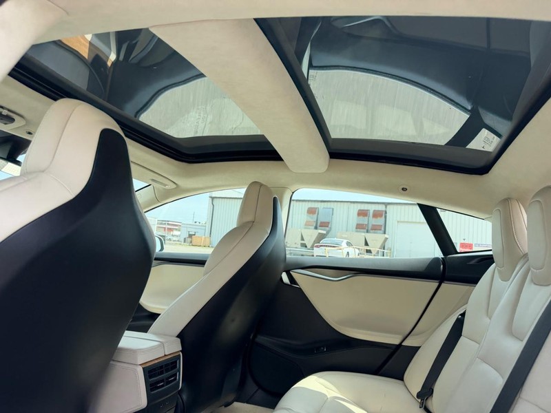 Tesla Model S Vehicle Full-screen Gallery Image 9