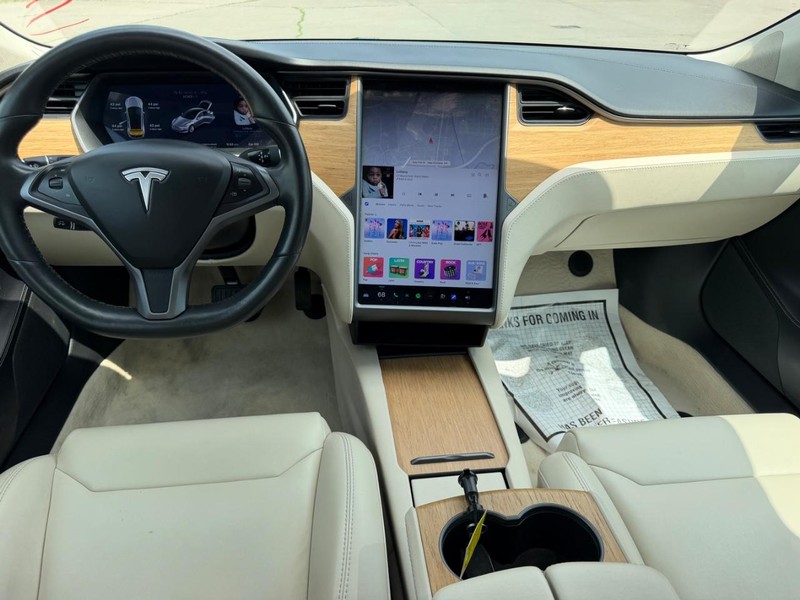 Tesla Model S Vehicle Full-screen Gallery Image 10