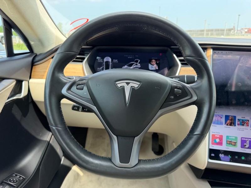 Tesla Model S Vehicle Full-screen Gallery Image 11