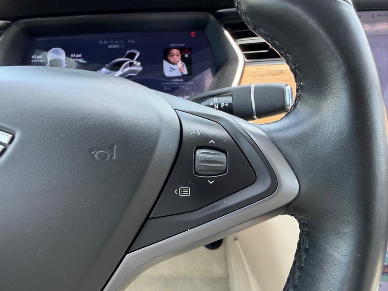 Tesla Model S Vehicle Full-screen Gallery Image 13