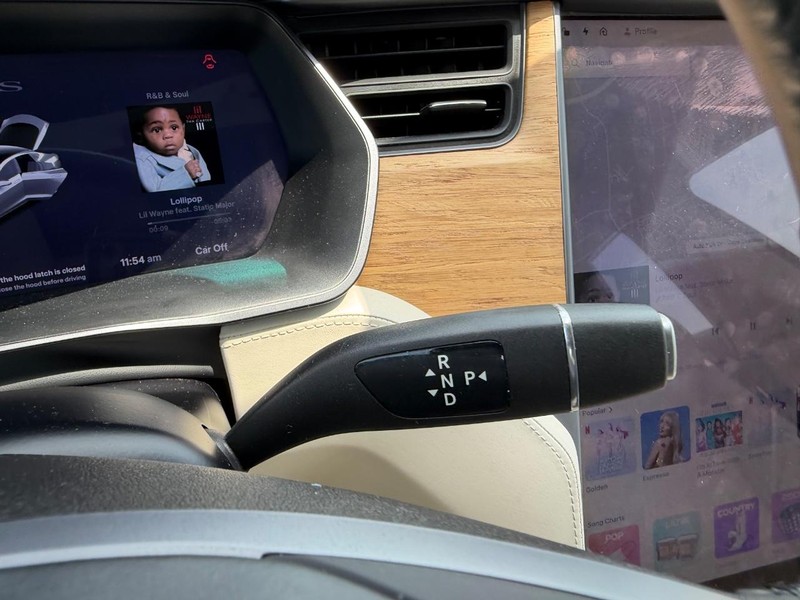 Tesla Model S Vehicle Full-screen Gallery Image 15