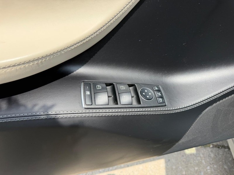 Tesla Model S Vehicle Full-screen Gallery Image 17