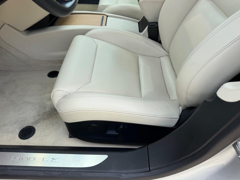 Tesla Model S Vehicle Full-screen Gallery Image 18