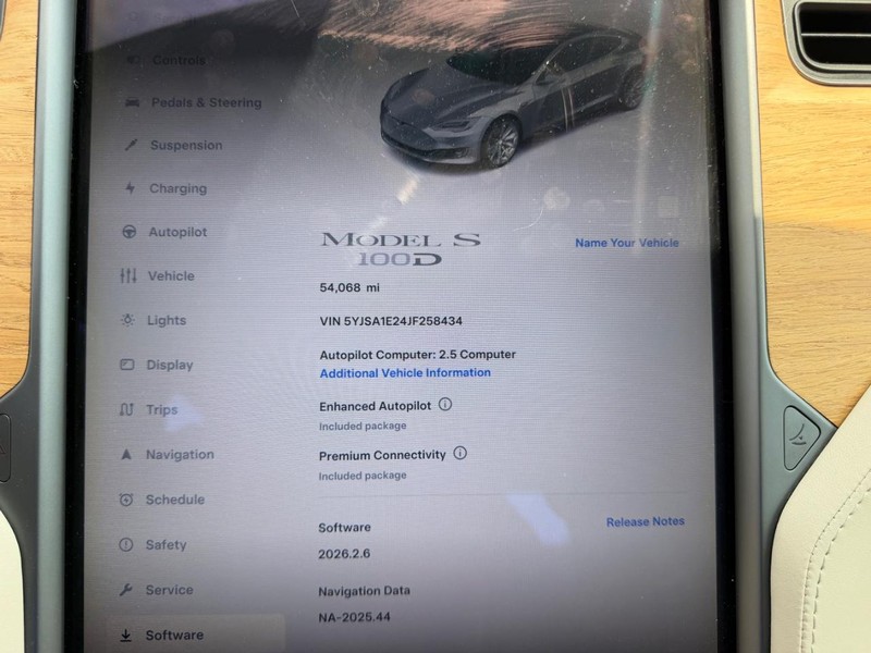 Tesla Model S Vehicle Full-screen Gallery Image 19