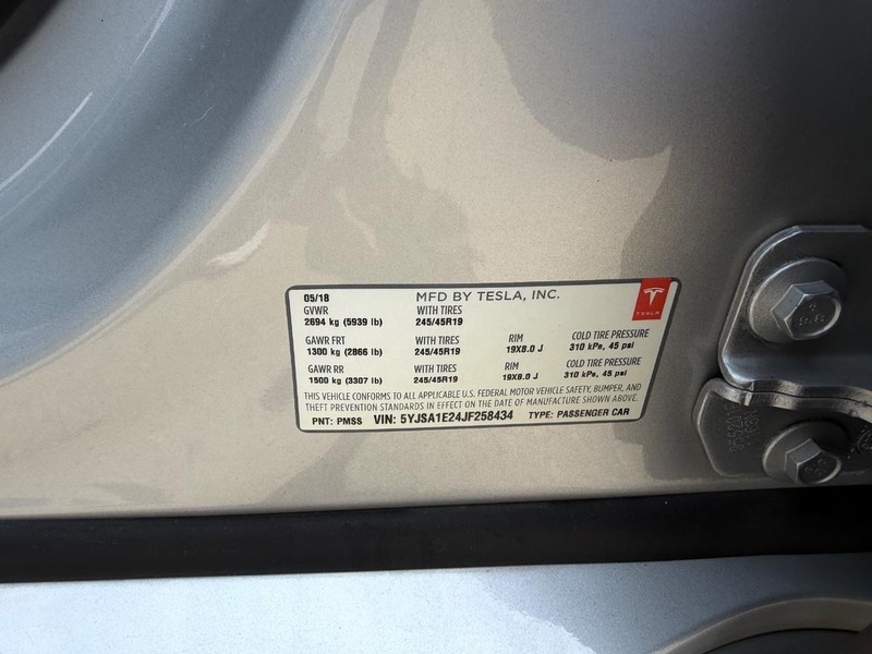 Tesla Model S Vehicle Full-screen Gallery Image 20