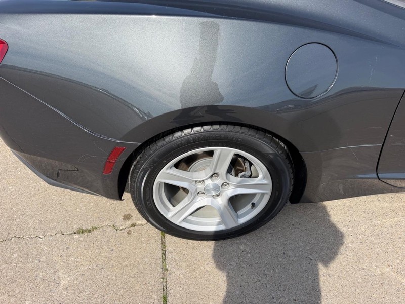 Chevrolet Camaro Vehicle Full-screen Gallery Image 6