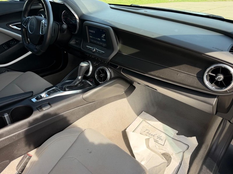 Chevrolet Camaro Vehicle Full-screen Gallery Image 8