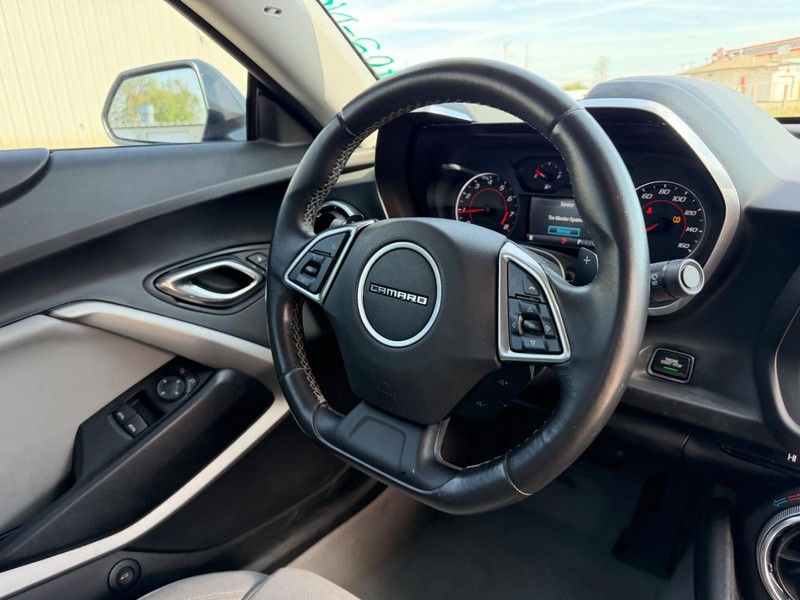 Chevrolet Camaro Vehicle Full-screen Gallery Image 9