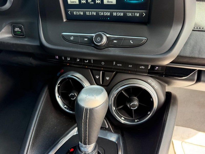 Chevrolet Camaro Vehicle Full-screen Gallery Image 13