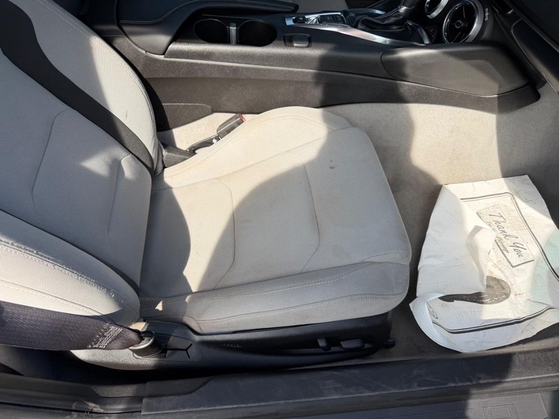 Chevrolet Camaro Vehicle Full-screen Gallery Image 15