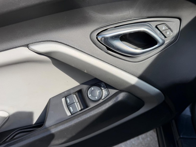 Chevrolet Camaro Vehicle Full-screen Gallery Image 16