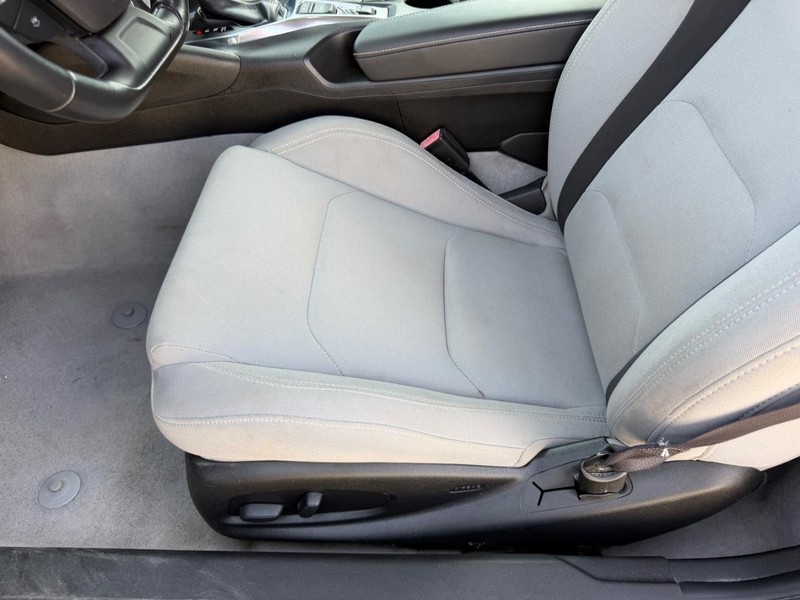 Chevrolet Camaro Vehicle Full-screen Gallery Image 17