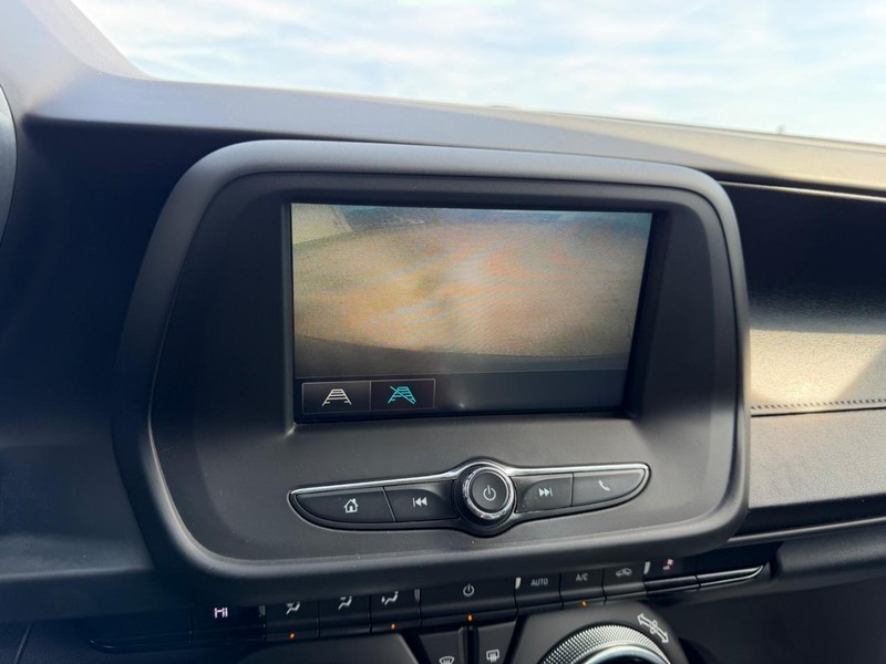 Chevrolet Camaro Vehicle Full-screen Gallery Image 19