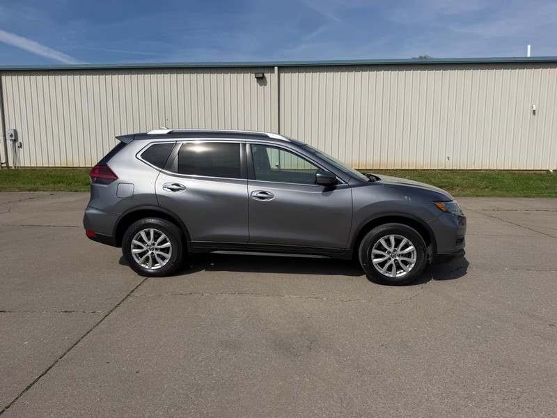 Nissan Rogue Vehicle Full-screen Gallery Image 2