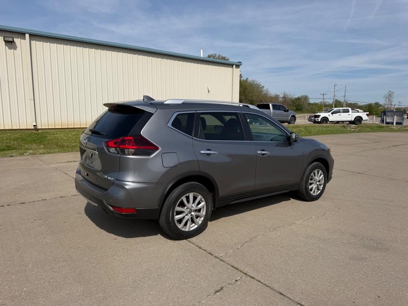 Nissan Rogue Vehicle Full-screen Gallery Image 3