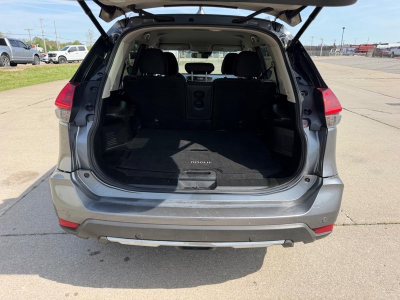 Nissan Rogue Vehicle Full-screen Gallery Image 5