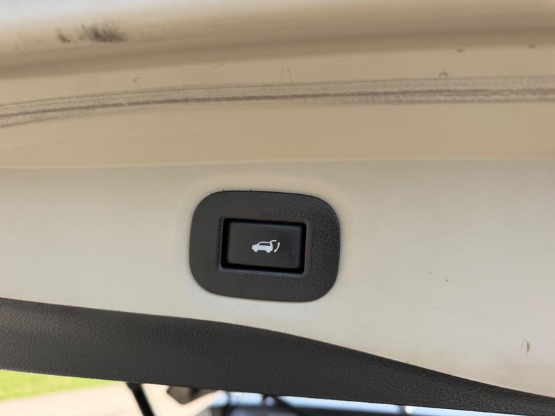 Nissan Rogue Vehicle Full-screen Gallery Image 6