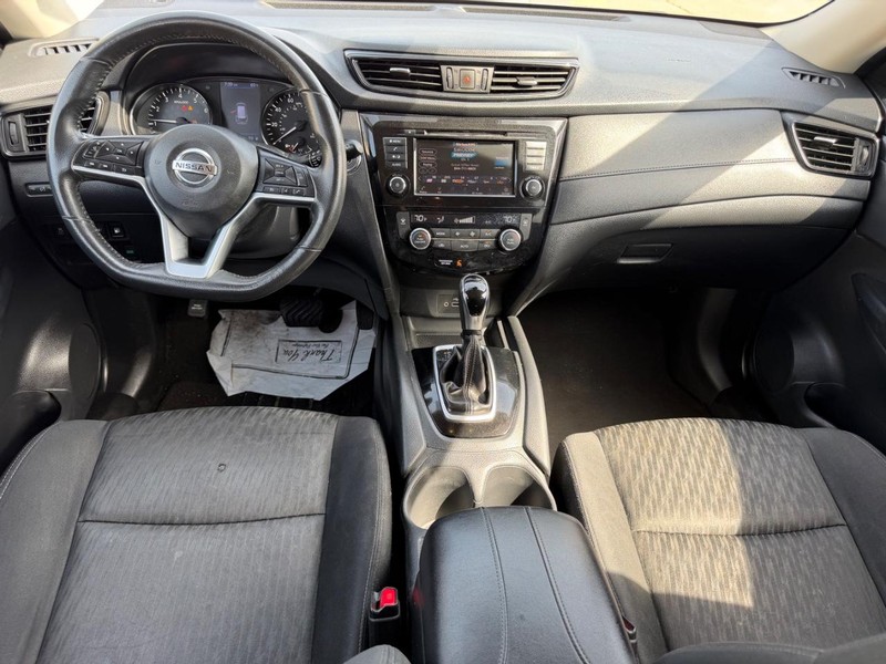 Nissan Rogue Vehicle Full-screen Gallery Image 9