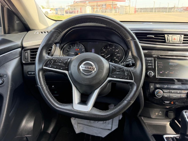 Nissan Rogue Vehicle Full-screen Gallery Image 10