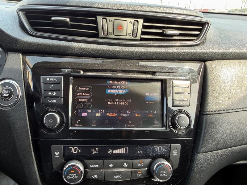 Nissan Rogue Vehicle Full-screen Gallery Image 13