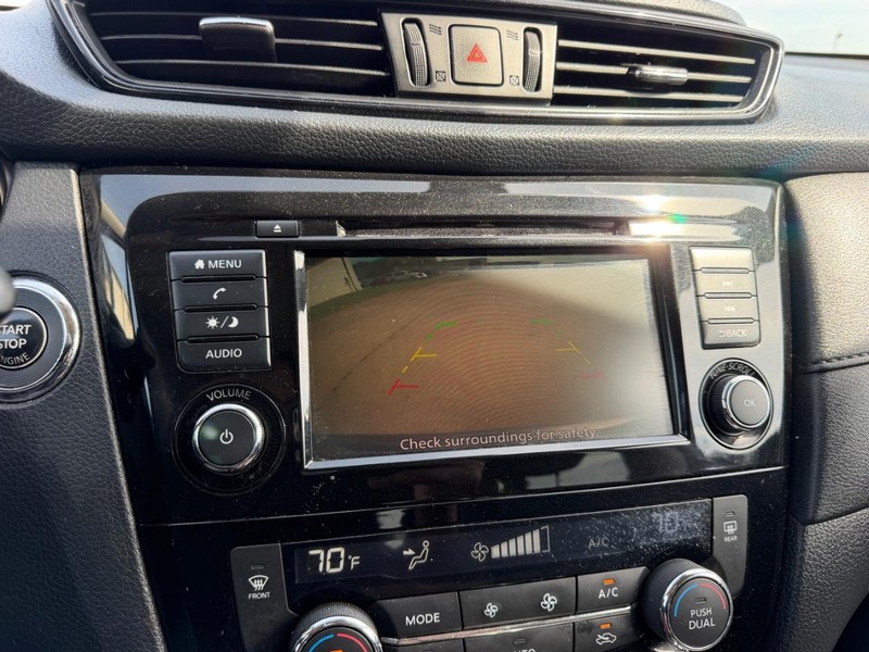 Nissan Rogue Vehicle Full-screen Gallery Image 20