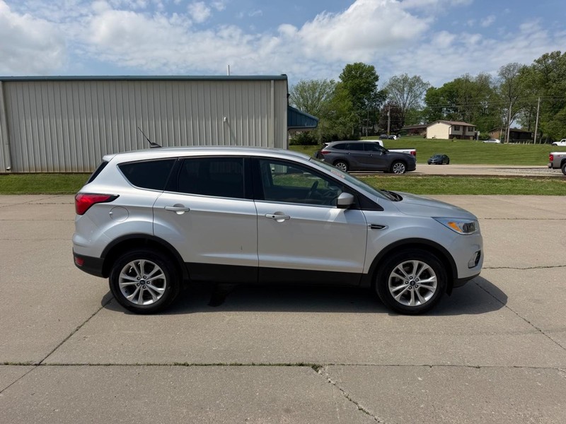 Ford Escape Vehicle Full-screen Gallery Image 2