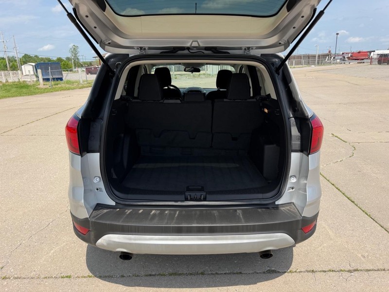 Ford Escape Vehicle Full-screen Gallery Image 5