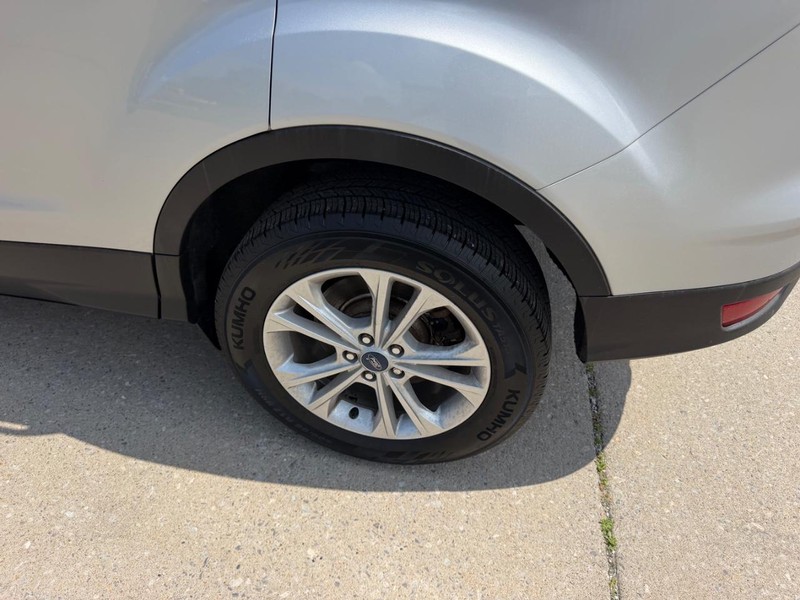 Ford Escape Vehicle Full-screen Gallery Image 6