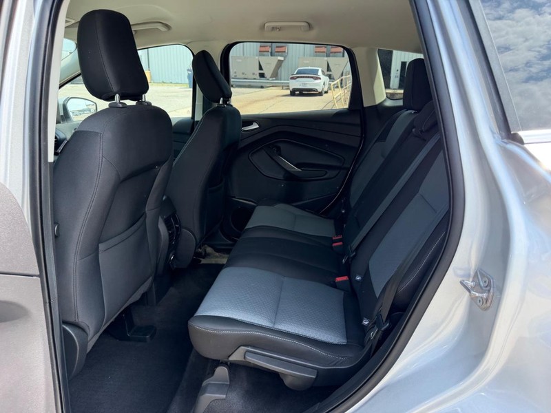 Ford Escape Vehicle Full-screen Gallery Image 7