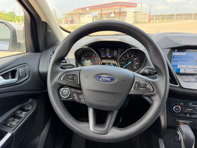 Ford Escape Vehicle Full-screen Gallery Image 9