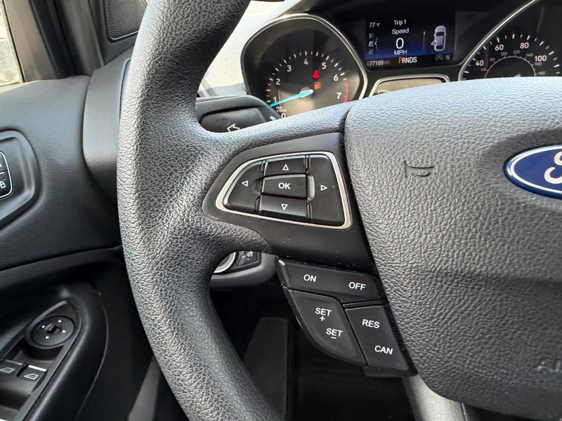 Ford Escape Vehicle Full-screen Gallery Image 10