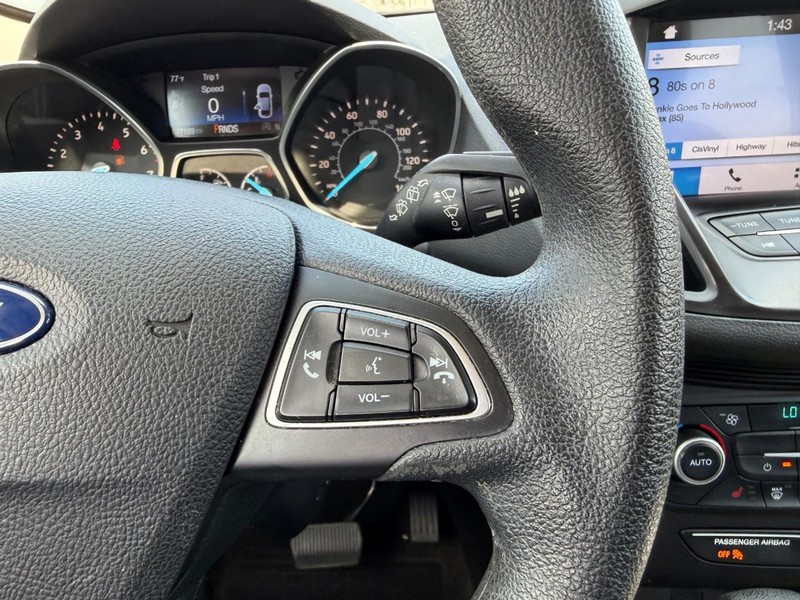 Ford Escape Vehicle Full-screen Gallery Image 11