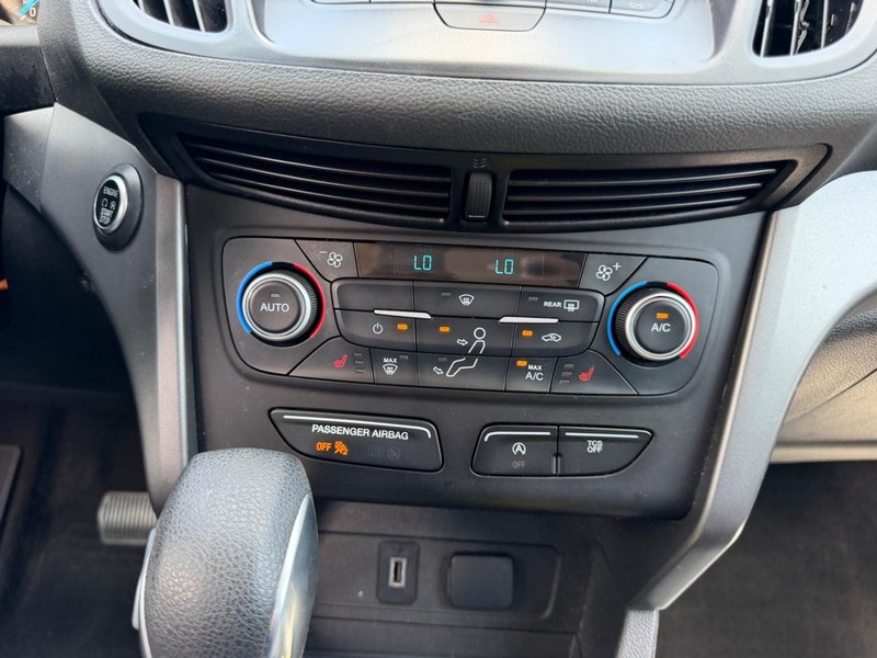 Ford Escape Vehicle Full-screen Gallery Image 13