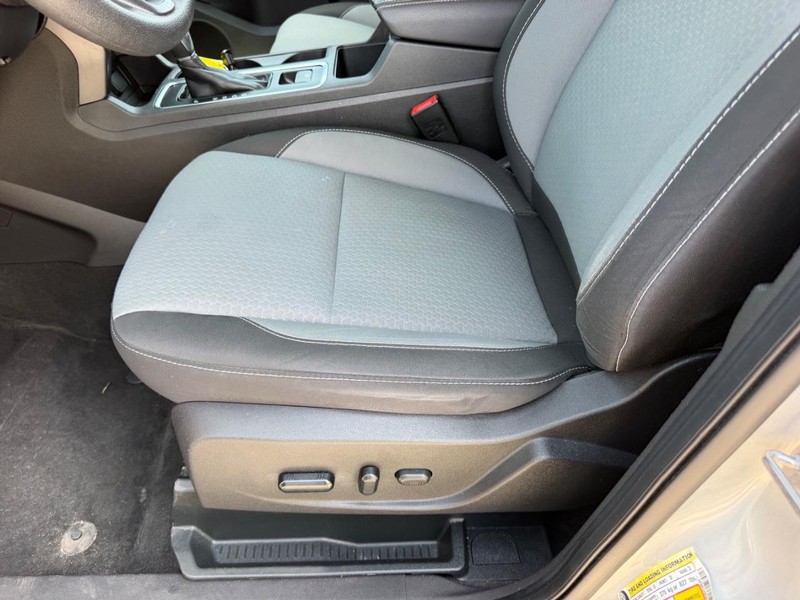 Ford Escape Vehicle Full-screen Gallery Image 17