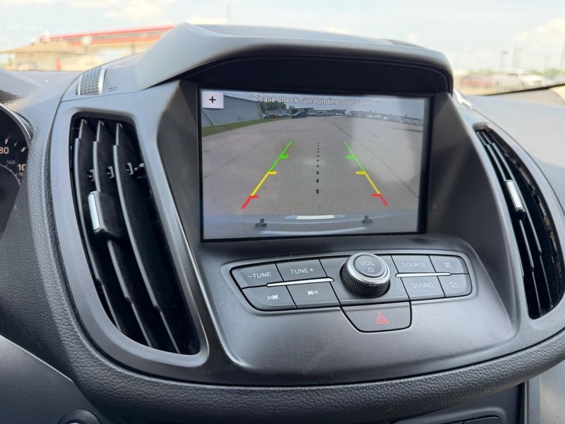 Ford Escape Vehicle Full-screen Gallery Image 19