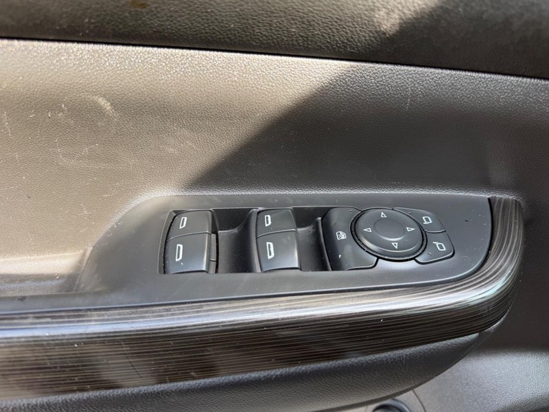 GMC Acadia Vehicle Full-screen Gallery Image 18