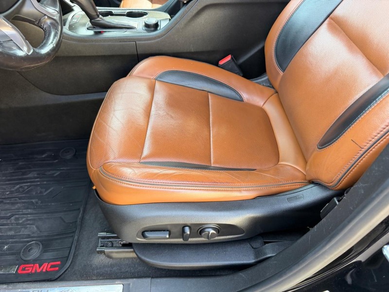 GMC Acadia Vehicle Full-screen Gallery Image 19