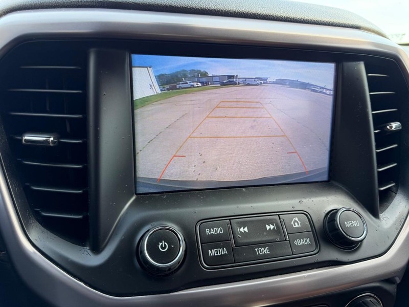 GMC Acadia Vehicle Full-screen Gallery Image 21